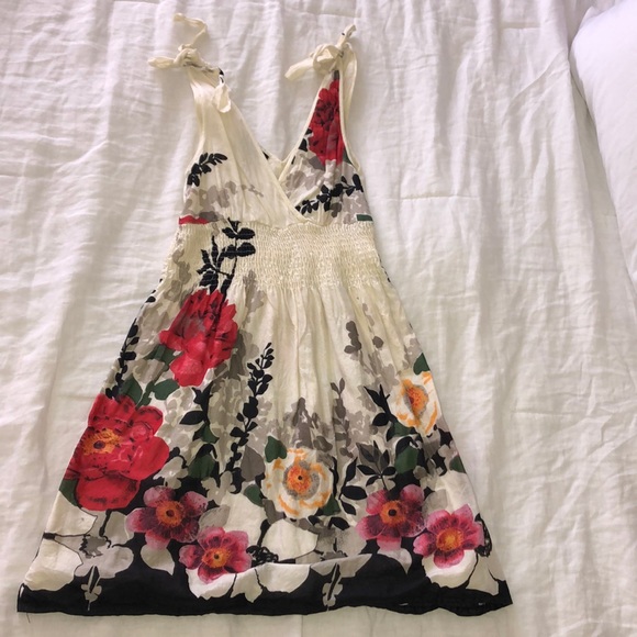 Beautiful Angie Floral Dress - Picture 2 of 8